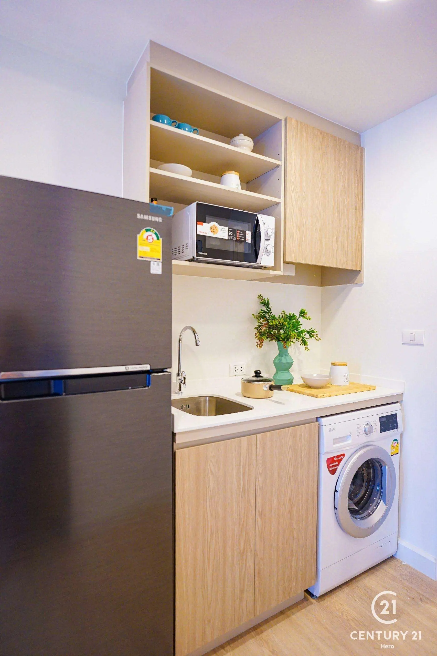 1 Bedrooms Luxury Condominium near Robinson Thalang