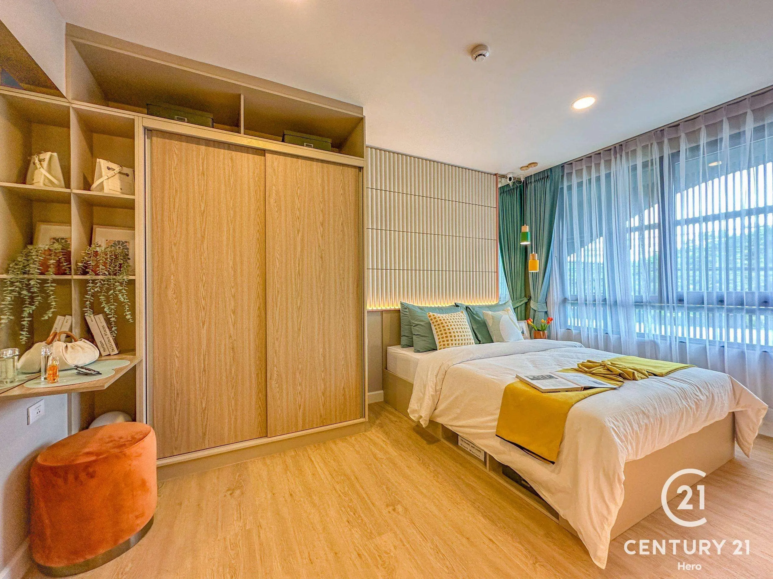 1 Bedrooms Luxury Condominium near Robinson Thalang