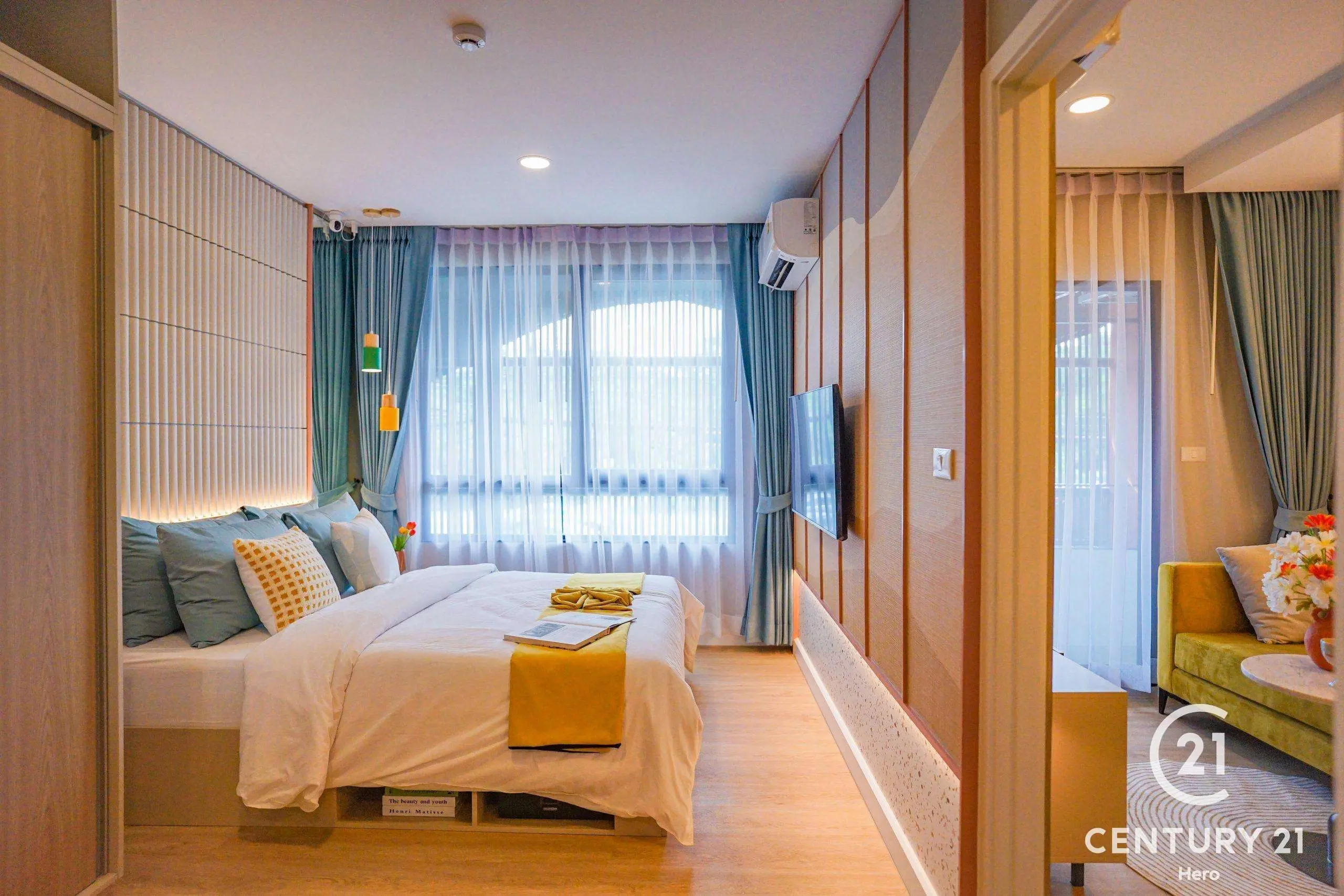 1 Bedrooms Luxury Condominium near Robinson Thalang