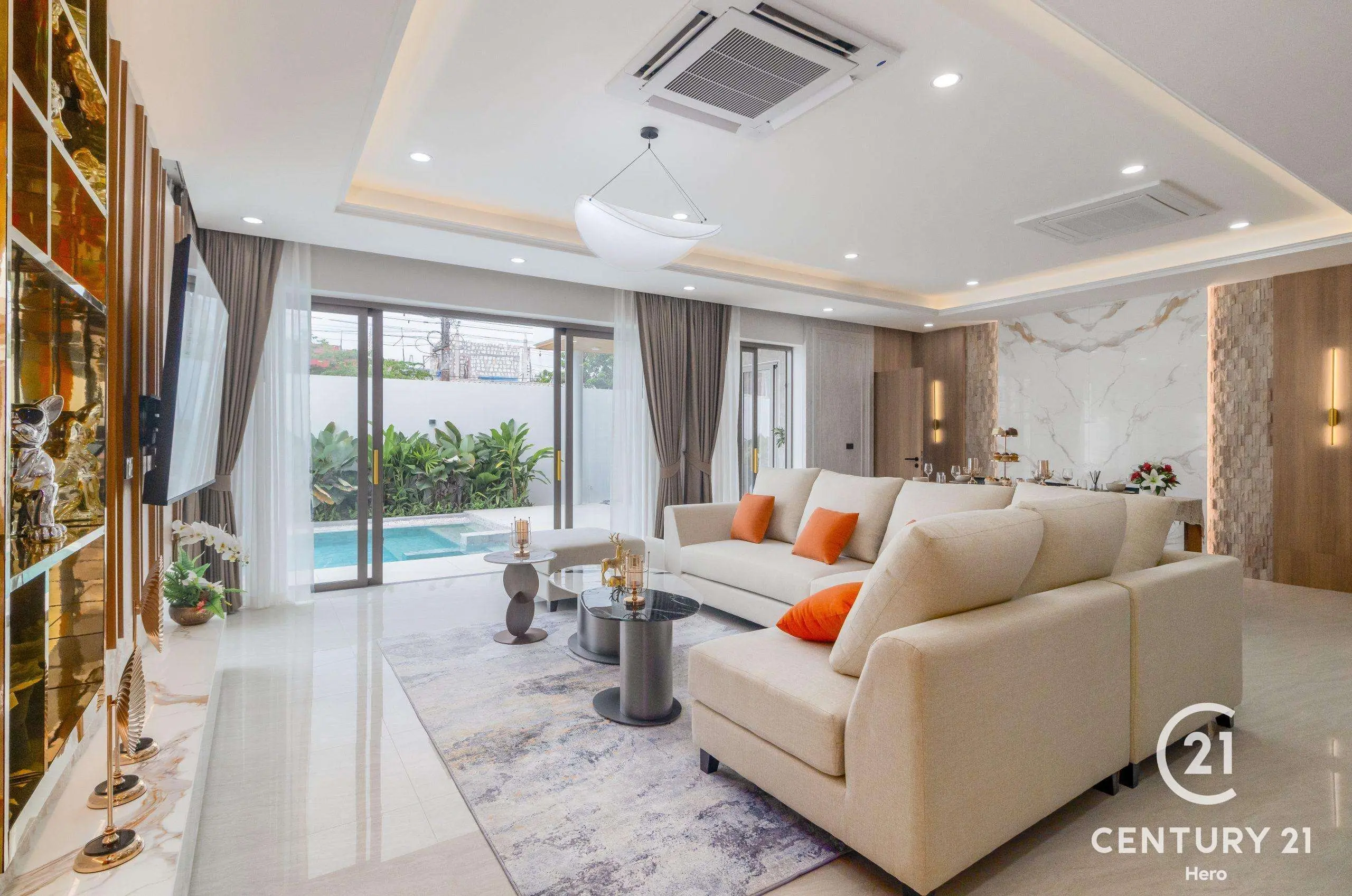 4 Bedrooms Modern Tropical Pool Villas in Cherng Talay