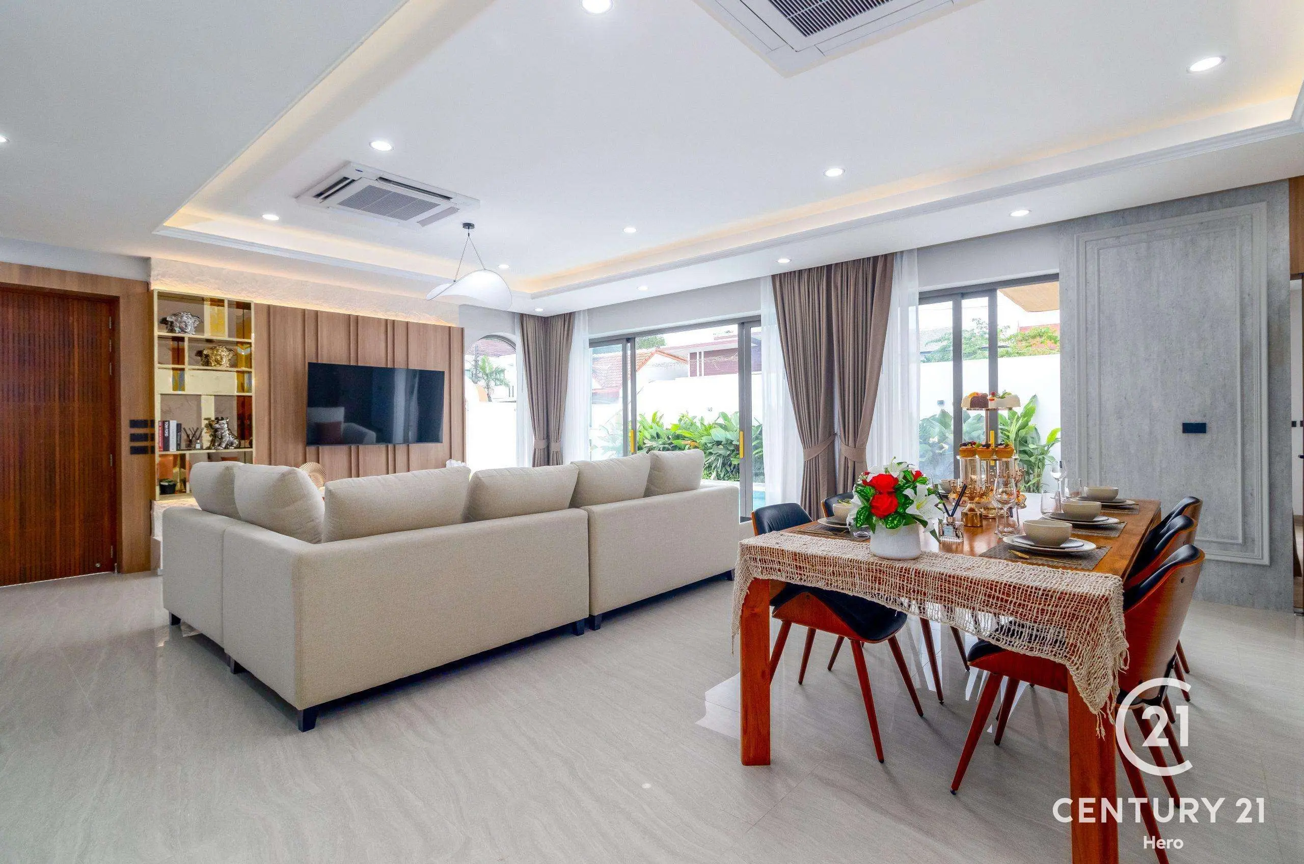 4 Bedrooms Modern Tropical Pool Villas in Cherng Talay