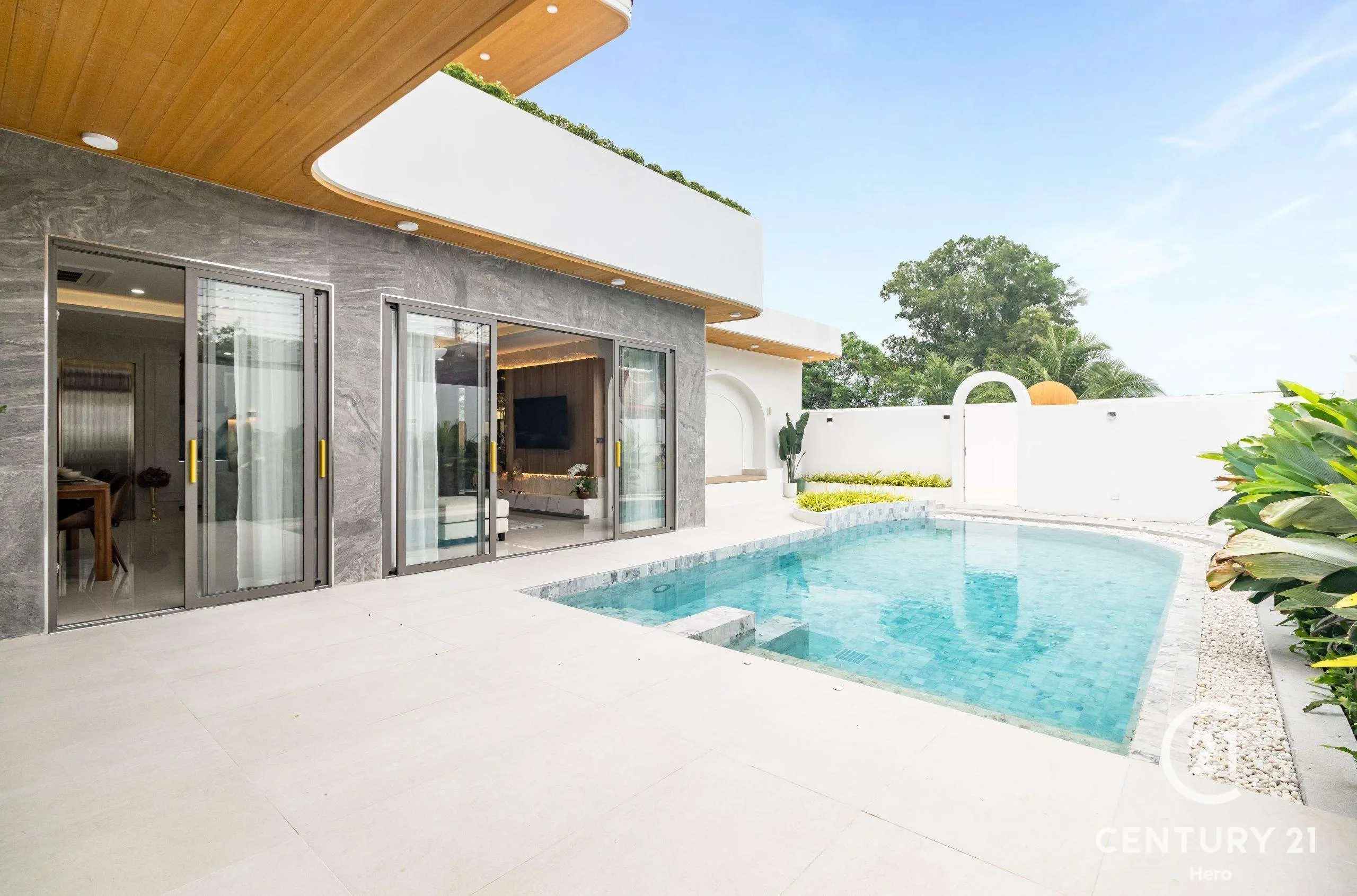 4 Bedrooms Modern Tropical Pool Villas in Cherng Talay