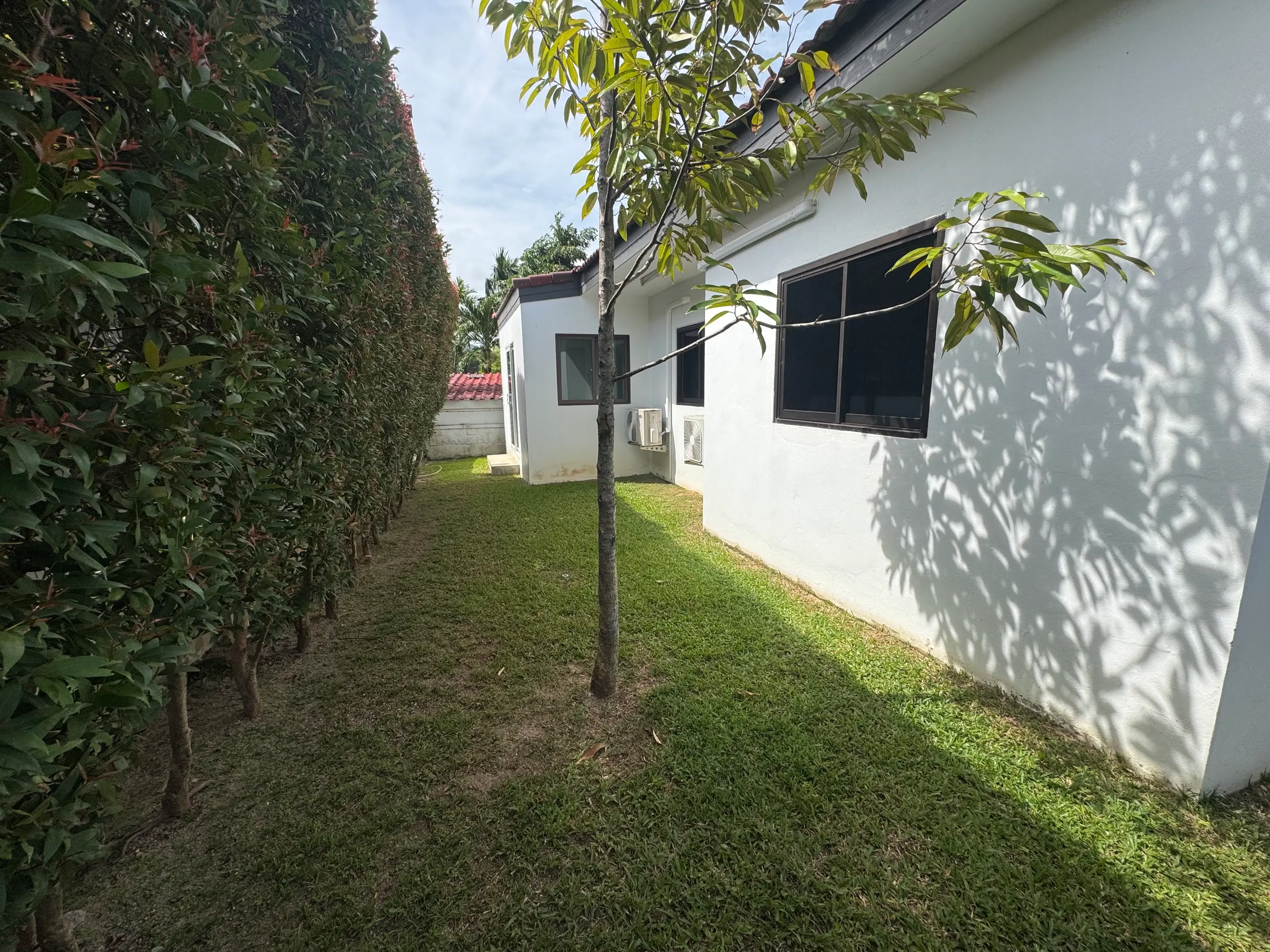 Relaxed 3-Bedroom Villa in Rawai with Pool and Privacy Hedge
