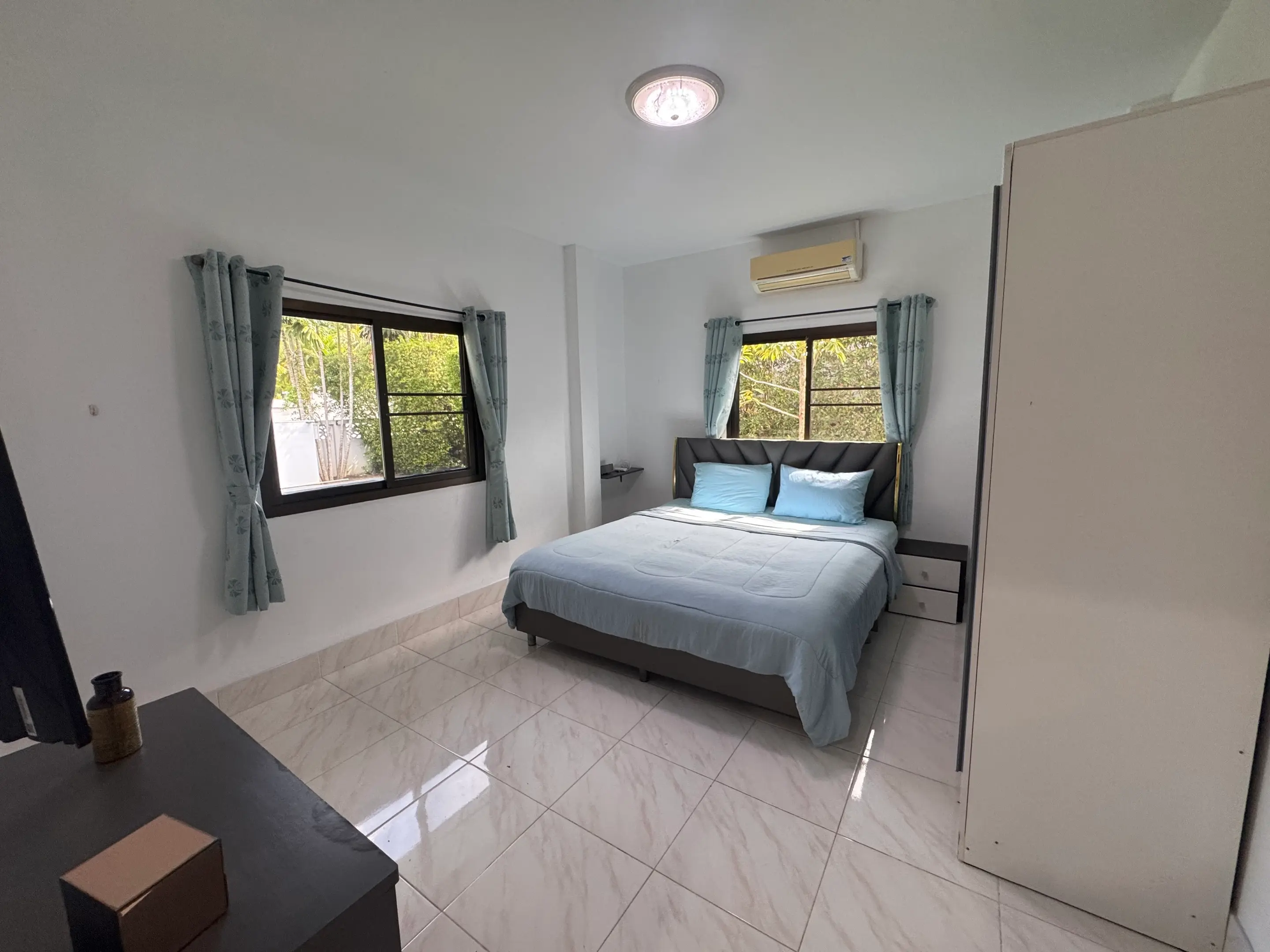 Relaxed 3-Bedroom Villa in Rawai with Pool and Privacy Hedge