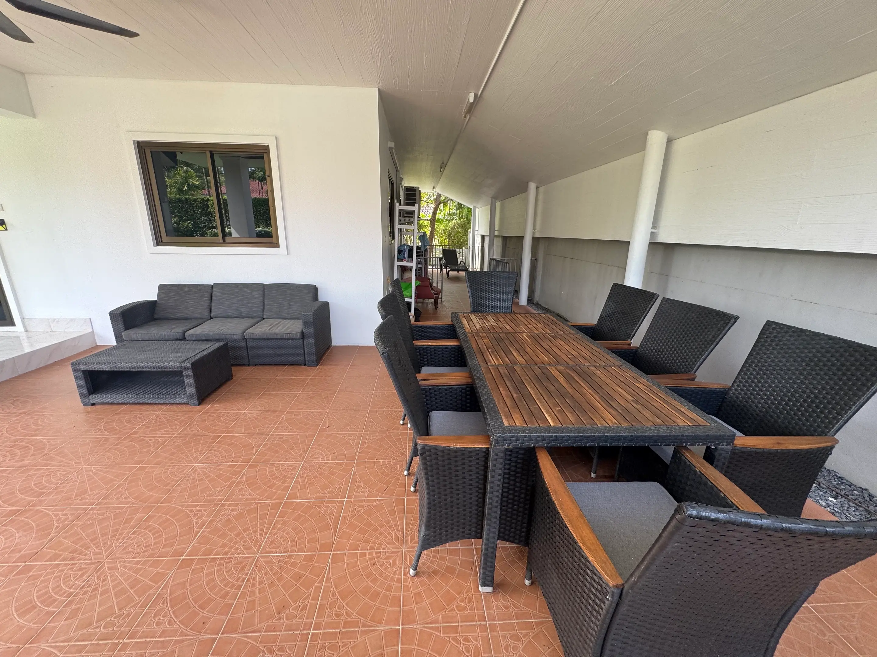 Relaxed 3-Bedroom Villa in Rawai with Pool and Privacy Hedge