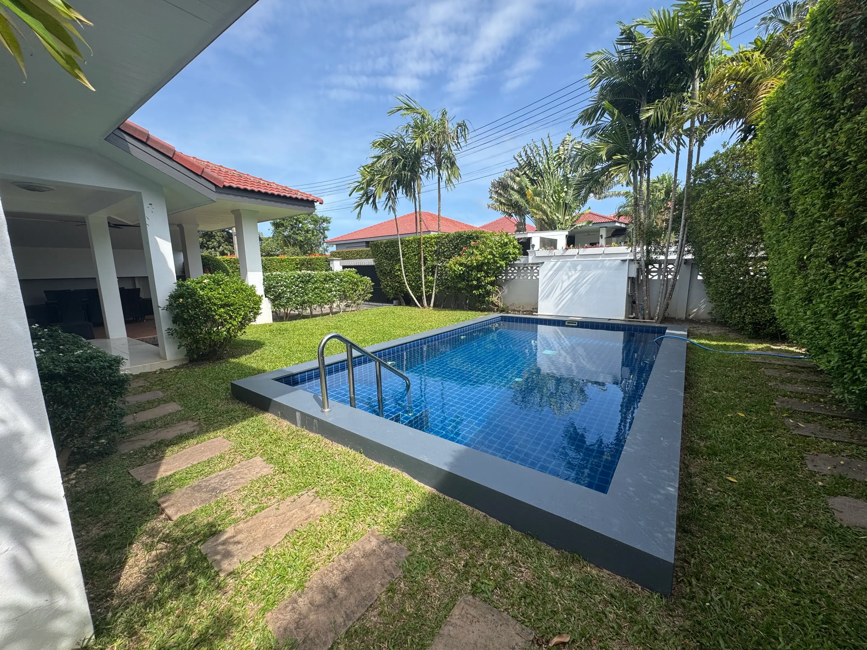 Relaxed 3-Bedroom Villa in Rawai with Pool and Privacy Hedge