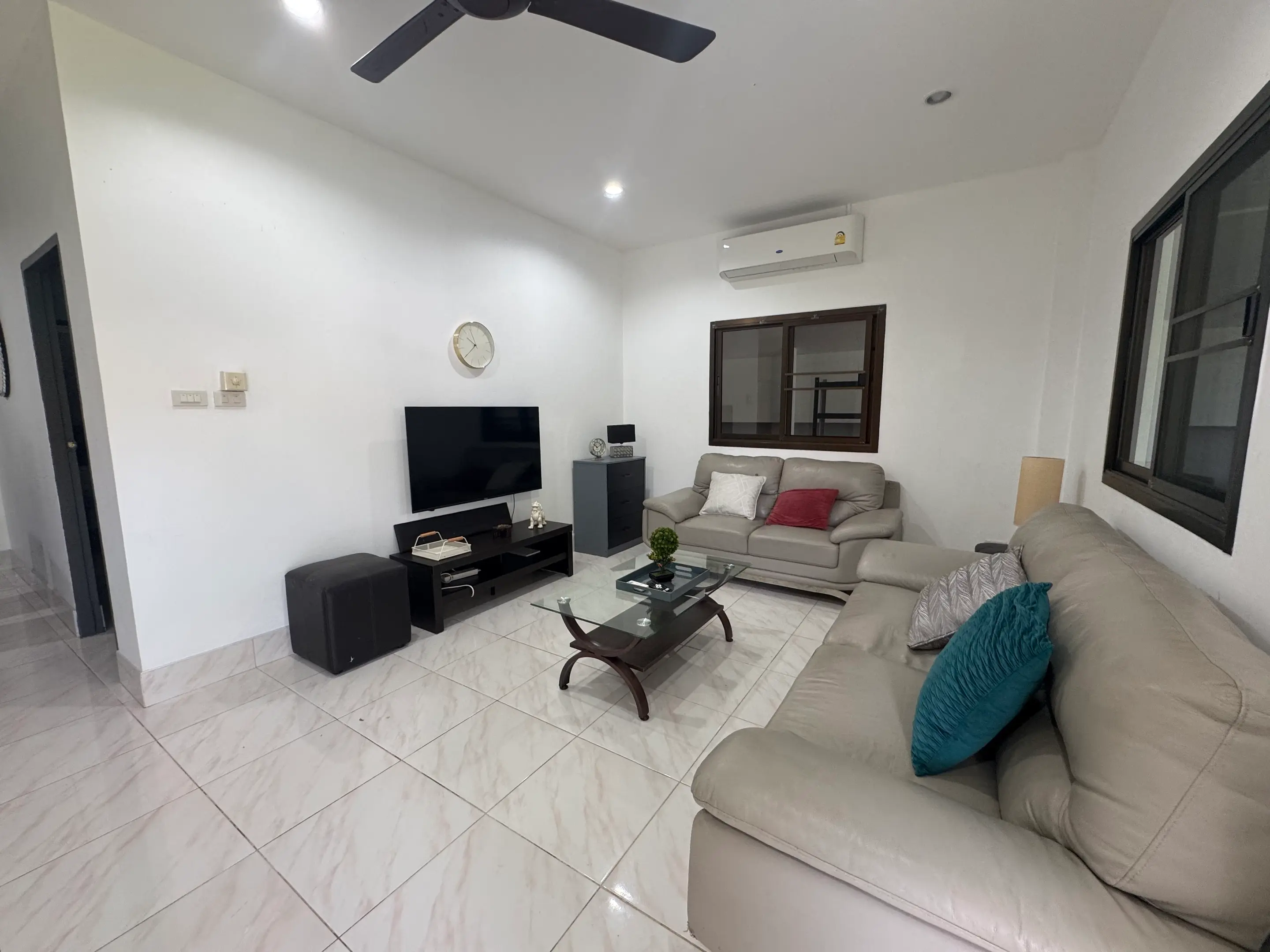 Relaxed 3-Bedroom Villa in Rawai with Pool and Privacy Hedge