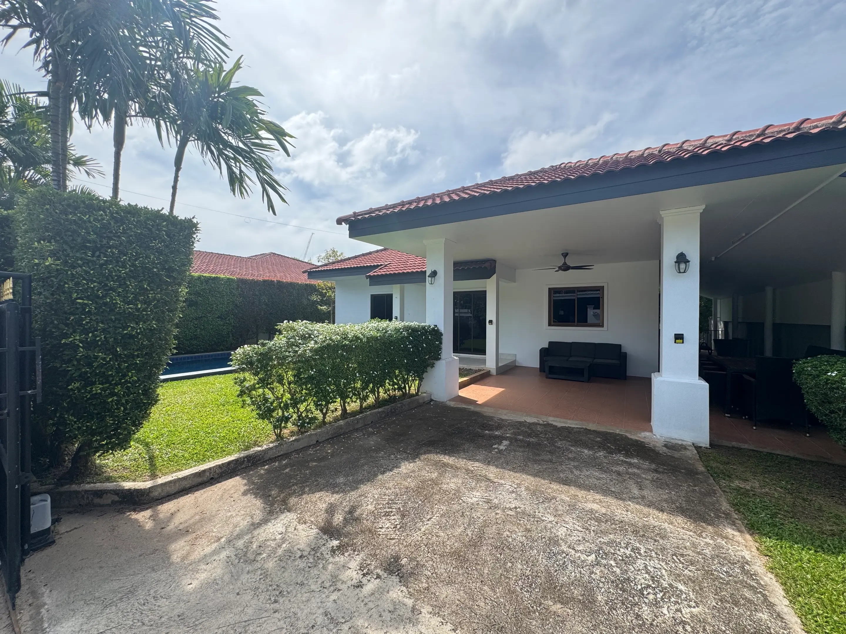 Relaxed 3-Bedroom Villa in Rawai with Pool and Privacy Hedge
