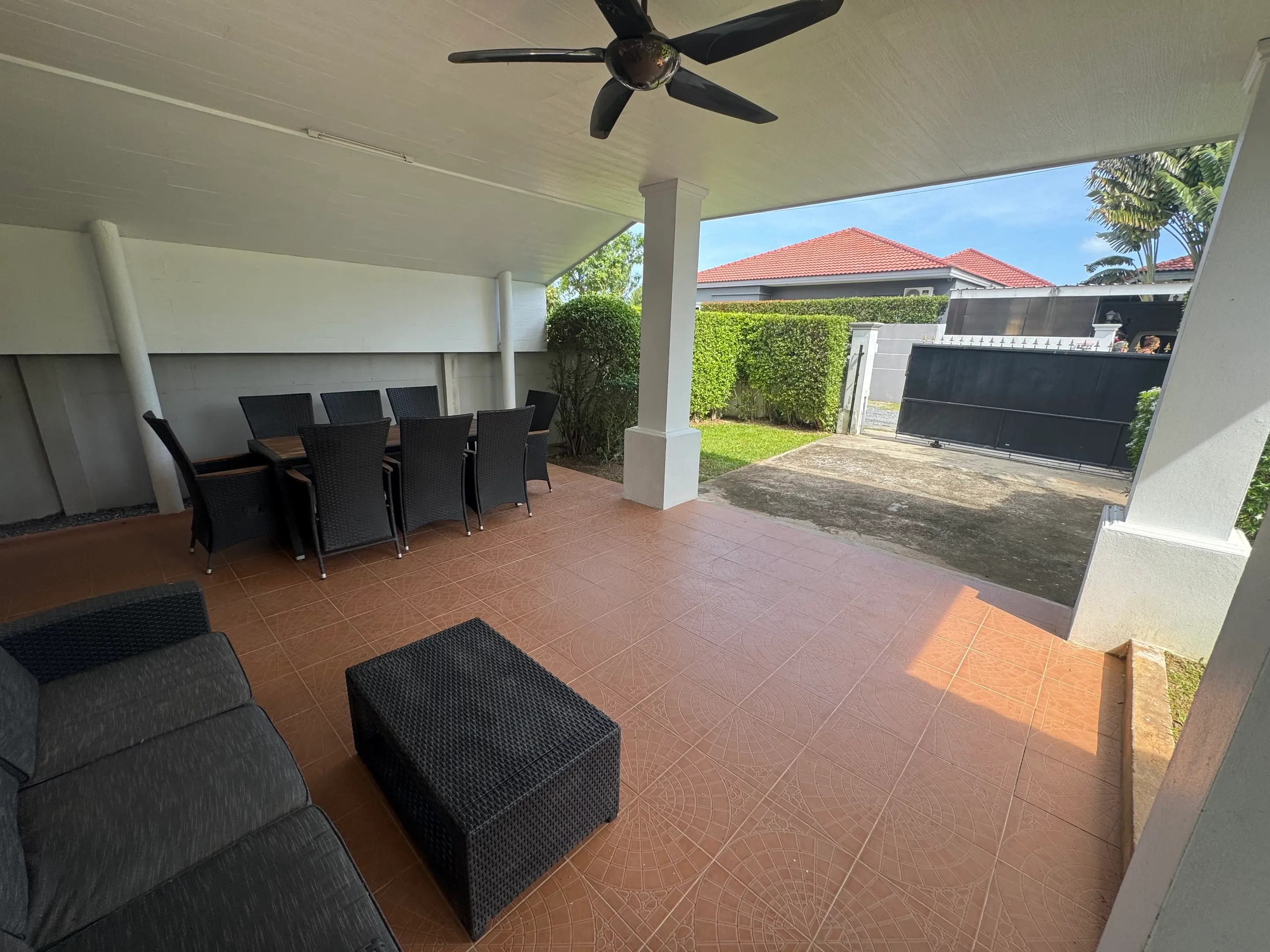 Relaxed 3-Bedroom Villa in Rawai with Pool and Privacy Hedge