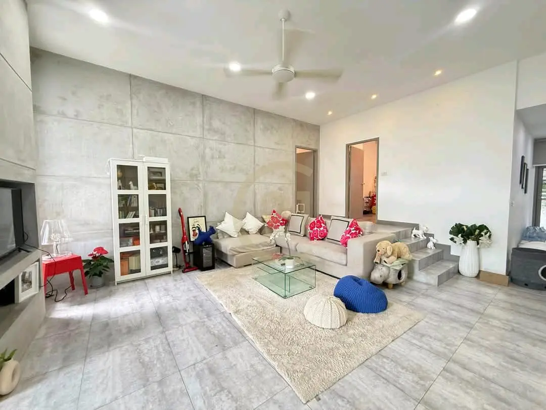 2 Bedroom Bright, Modern Villa with Private Pool 