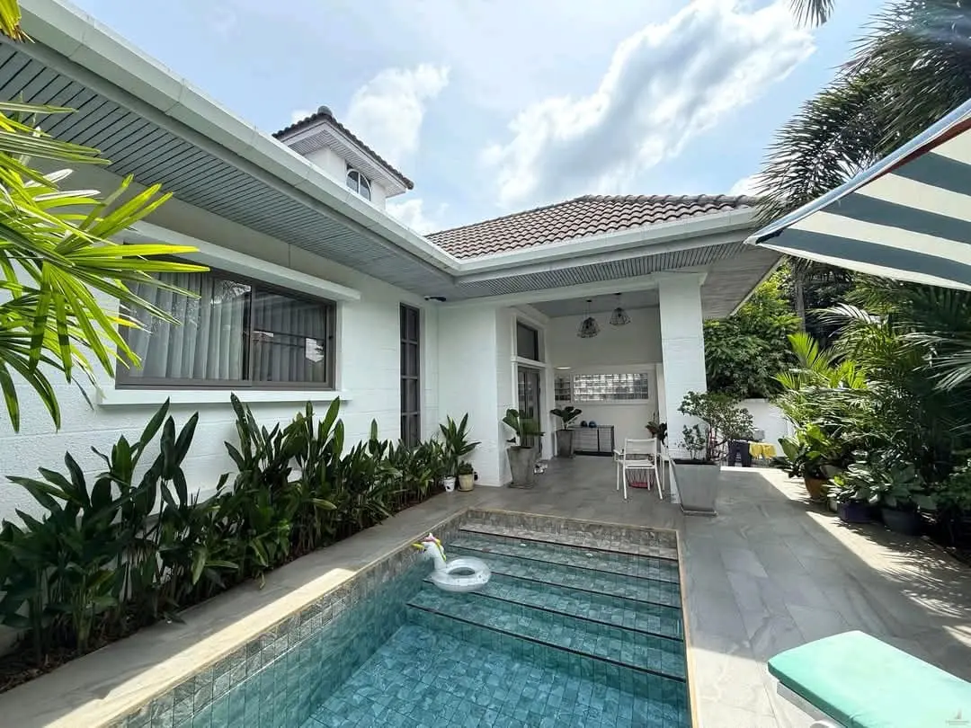 2 Bedroom Bright, Modern Villa with Private Pool 