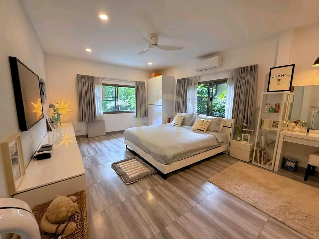 2 Bedroom Bright, Modern Villa with Private Pool 