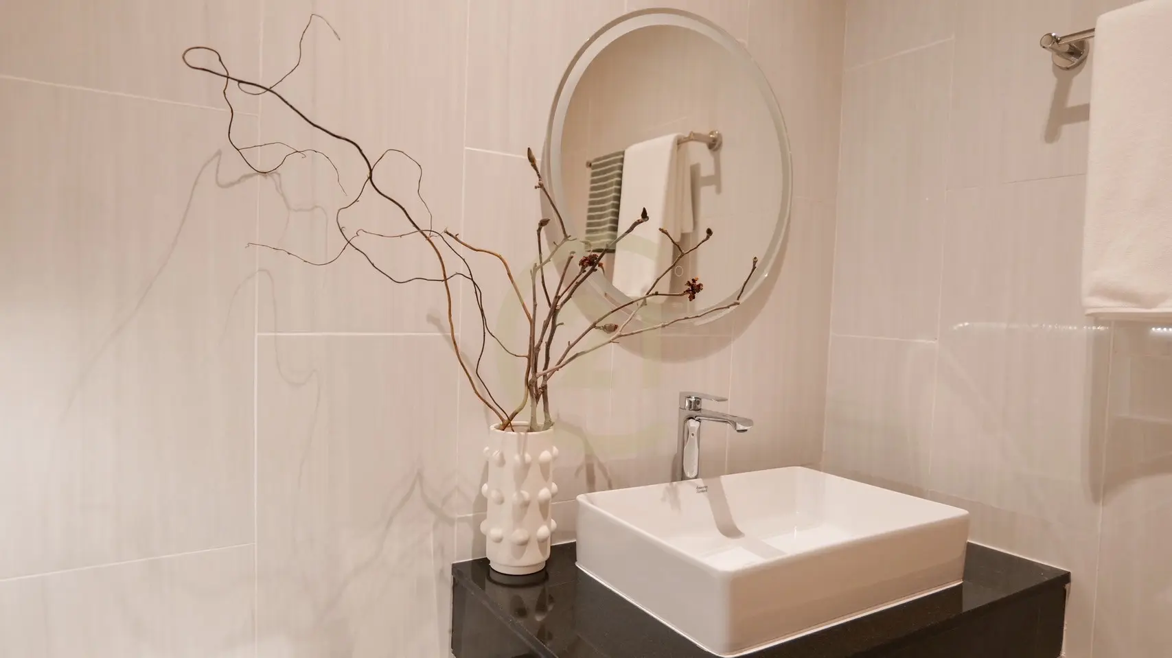 1-Bedroom Apartment Newly Renovated with Office – Patong Hillside