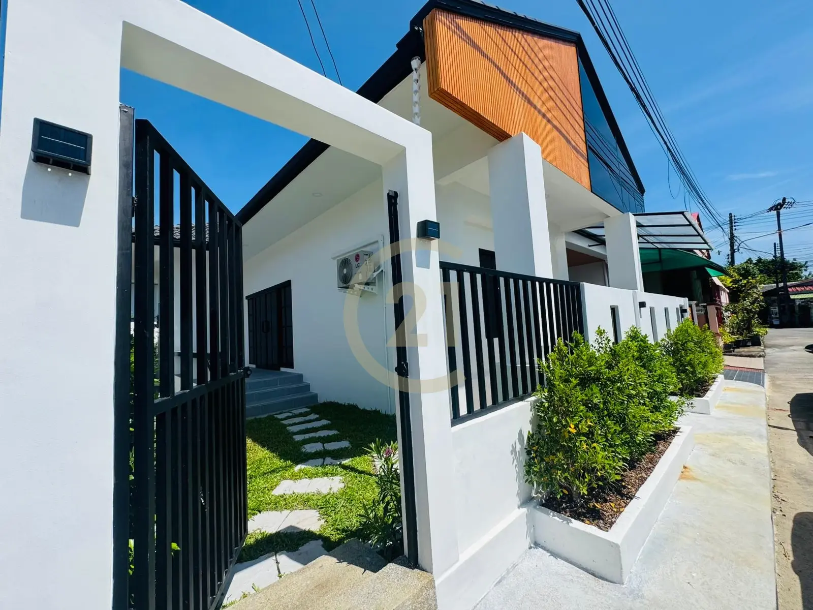 3 Bedrooms Semi-Detached House for Sale in Chalong, Phuket