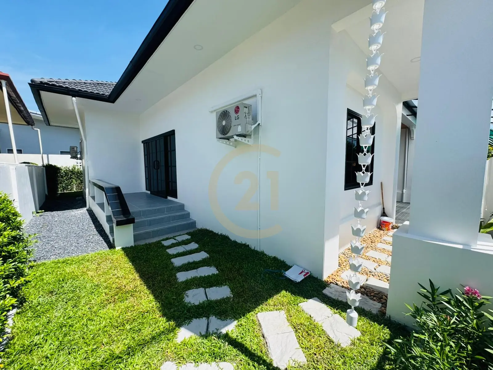 3 Bedrooms Semi-Detached House for Sale in Chalong, Phuket