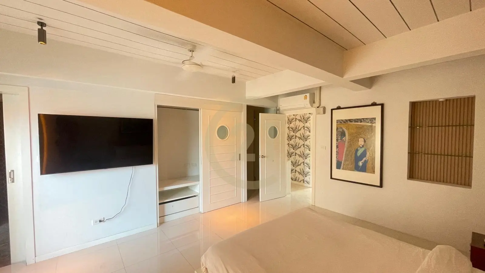 Spacious 4-Bed Penthouse in Rawai with Modern Living Spaces for Rent