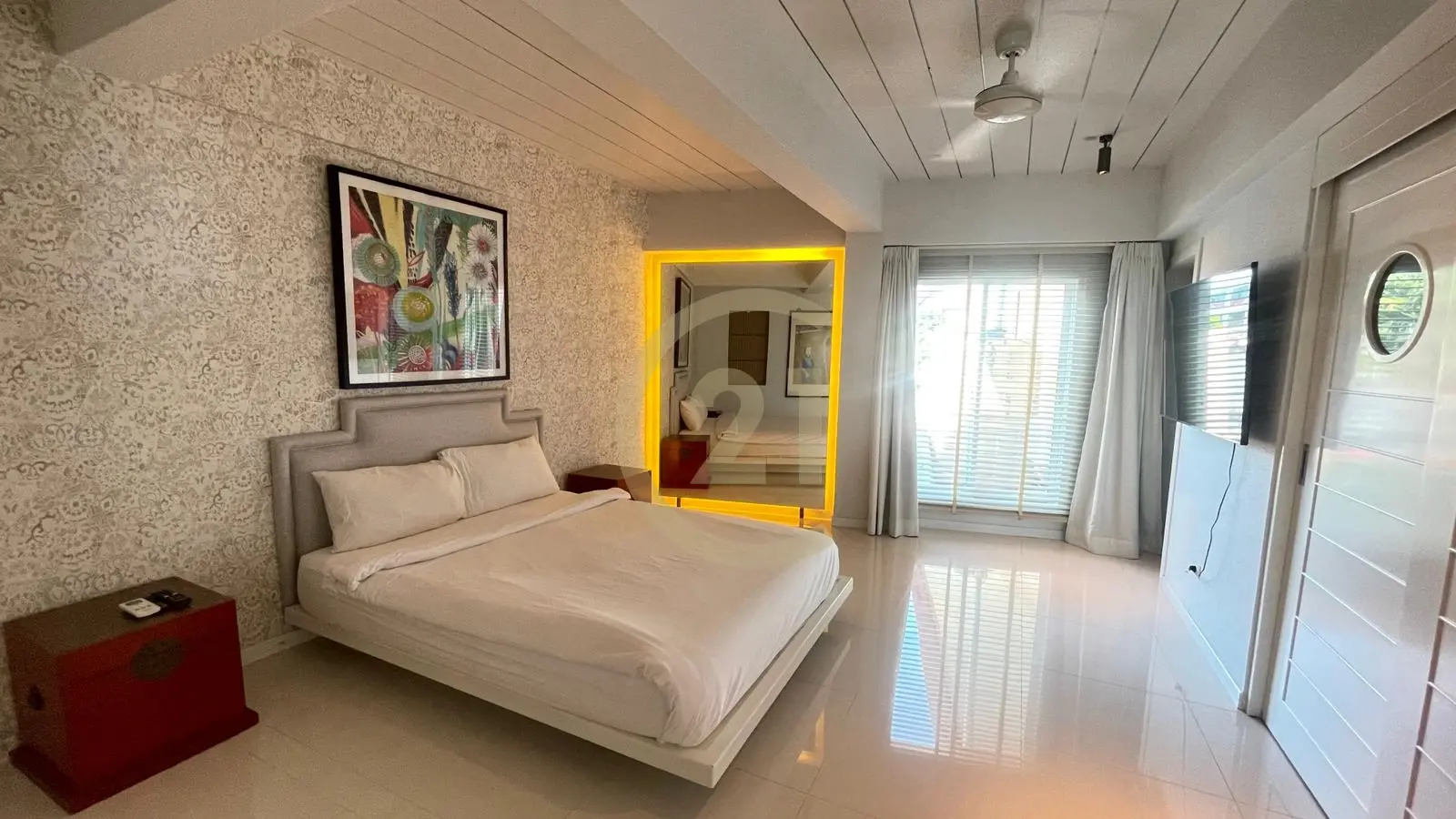 Spacious 4-Bed Penthouse in Rawai with Modern Living Spaces for Rent