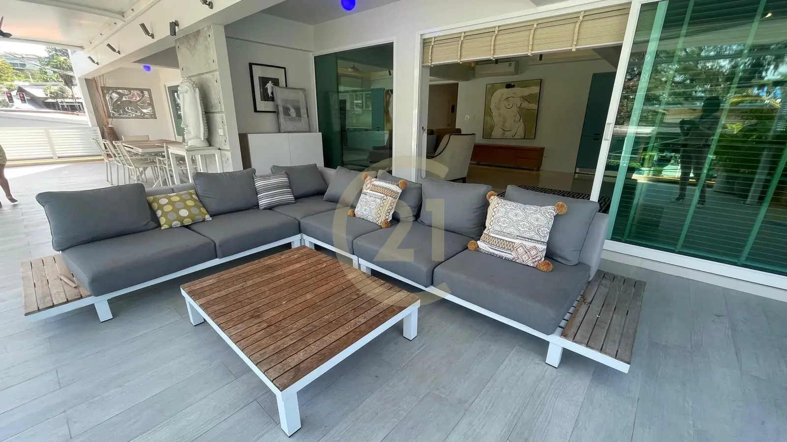 Spacious 4-Bed Penthouse in Rawai with Modern Living Spaces for Rent