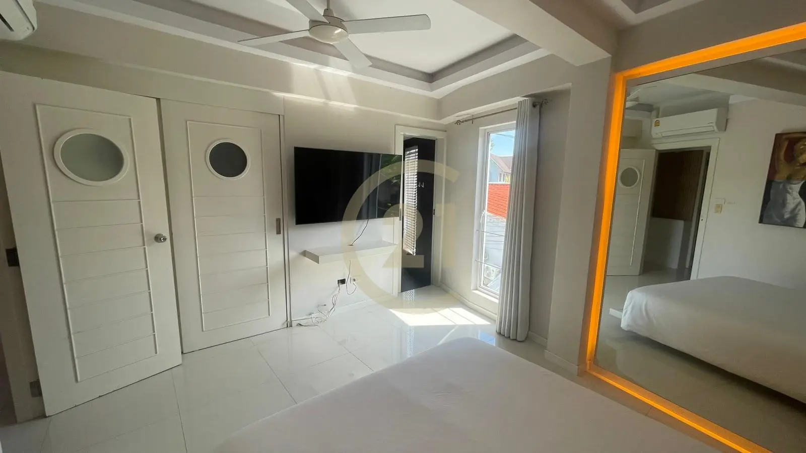 Spacious 4-Bed Penthouse in Rawai with Modern Living Spaces for Rent