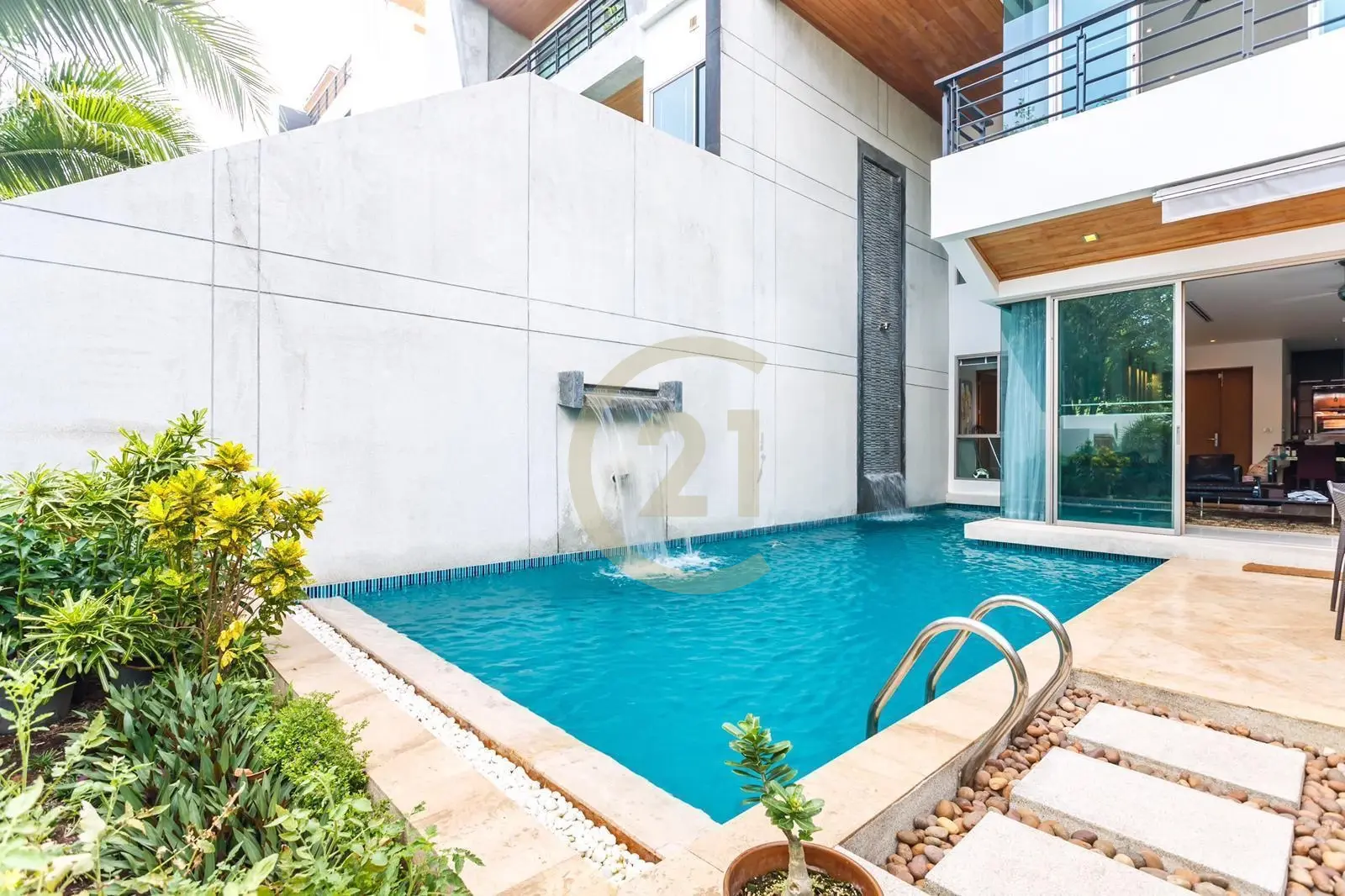 Seaview 4-Bedroom Villa with Private Pool and Modern in Rawai, Phuket