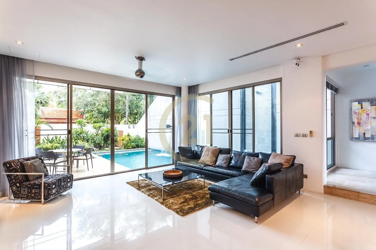 Seaview 4-Bedroom Villa with Private Pool and Modern in Rawai, Phuket