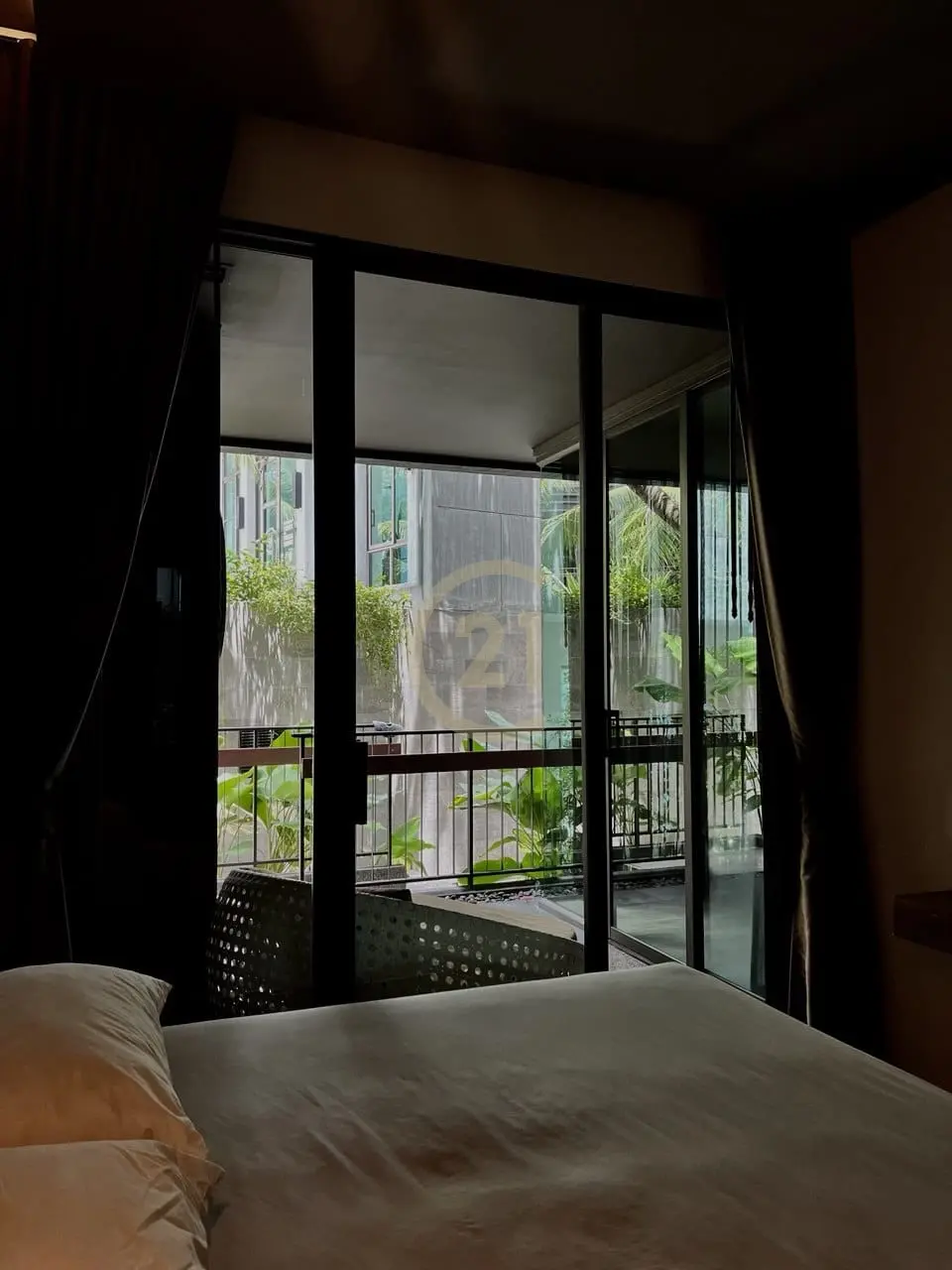 คอนโด 1 ห้องนอนแสนสบายพร้อมครัวสไตล์โมเดิร์นในรายา ภูเก็ต