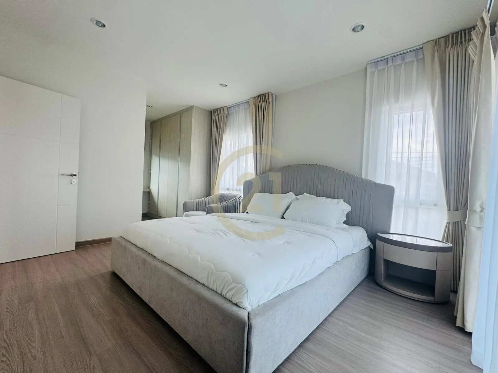 Comfortable 4-Bedroom Two-Story Home with Garden in Ko Kaeo