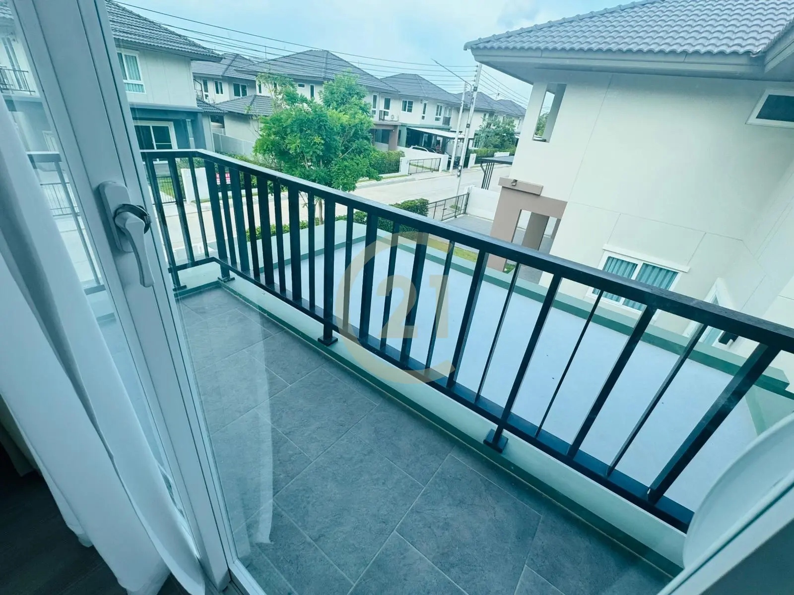 Comfortable 4-Bedroom Two-Story Home with Garden in Ko Kaeo