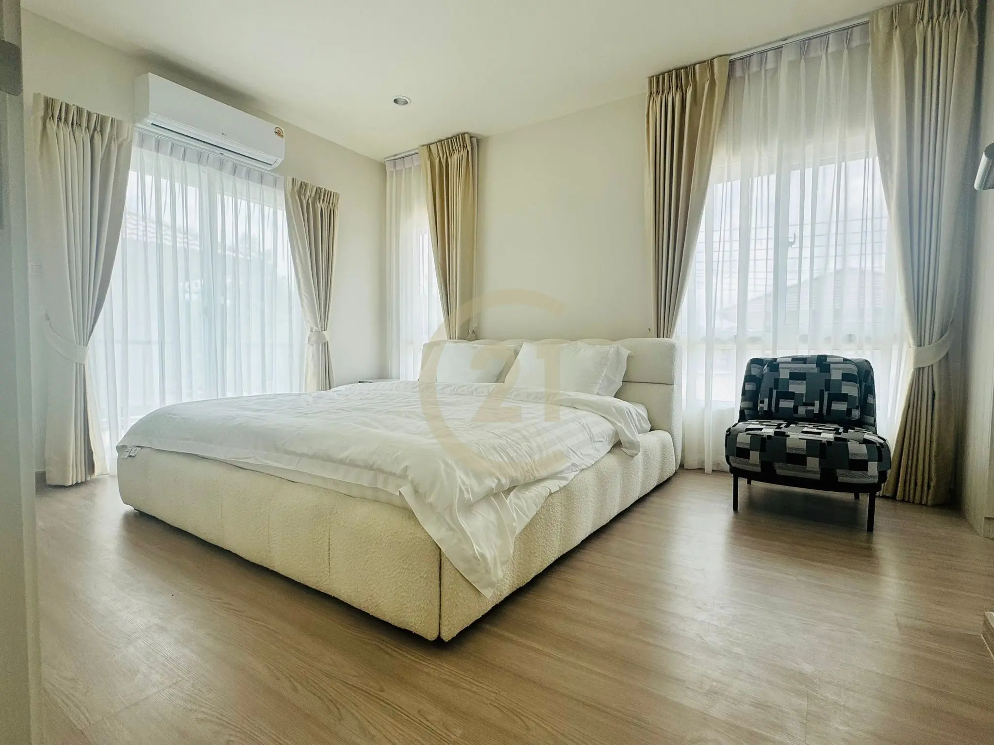 Comfortable 4-Bedroom Two-Story Home with Garden in Ko Kaeo
