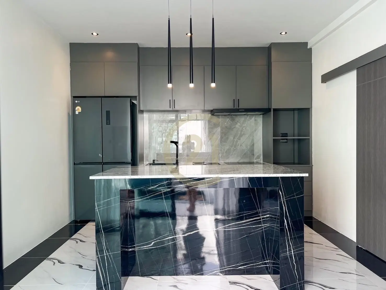 3 Bedrooms Modern Pool Villa for Sale – Phuket City (Near Saphan Hin)