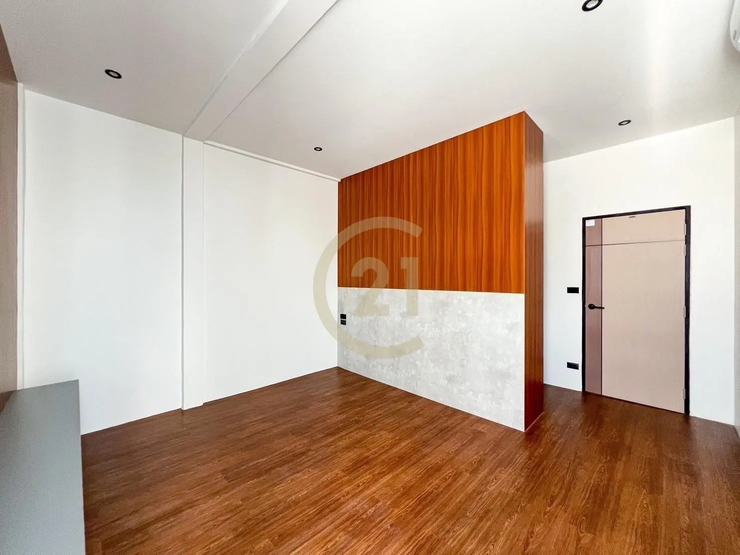 3 Bedrooms Modern Pool Villa for Sale – Phuket City (Near Saphan Hin)
