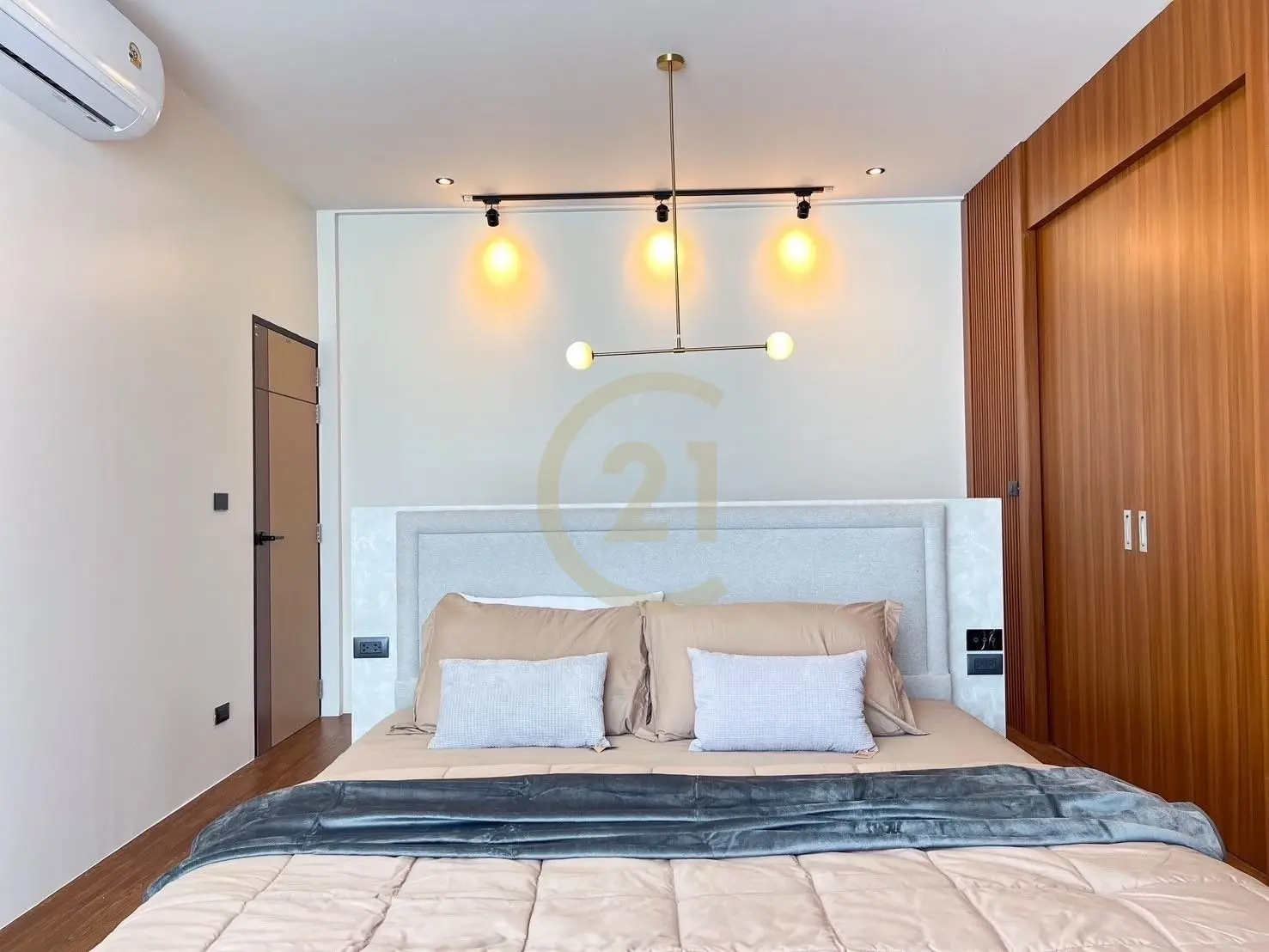 3 Bedrooms Modern Pool Villa for Sale – Phuket City (Near Saphan Hin)