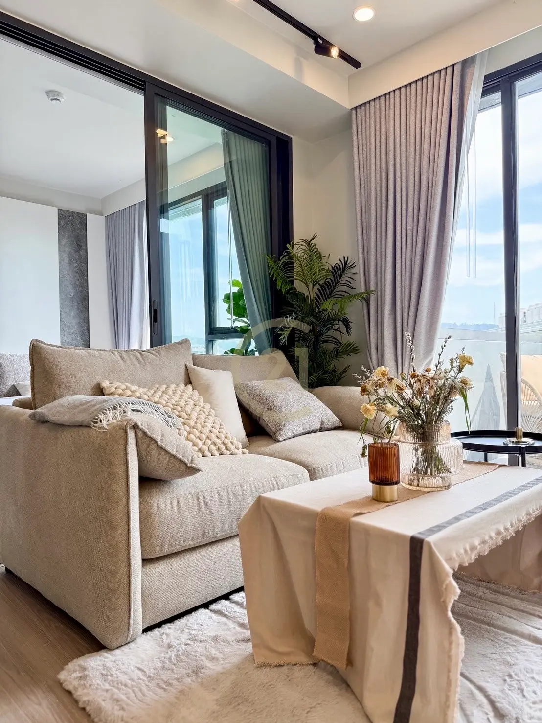 2 Bedrooms Condominium for Sale at The Deck Patong Phuket