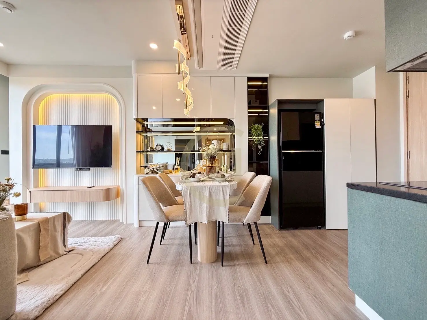 2 Bedrooms Condominium for Sale at The Deck Patong Phuket