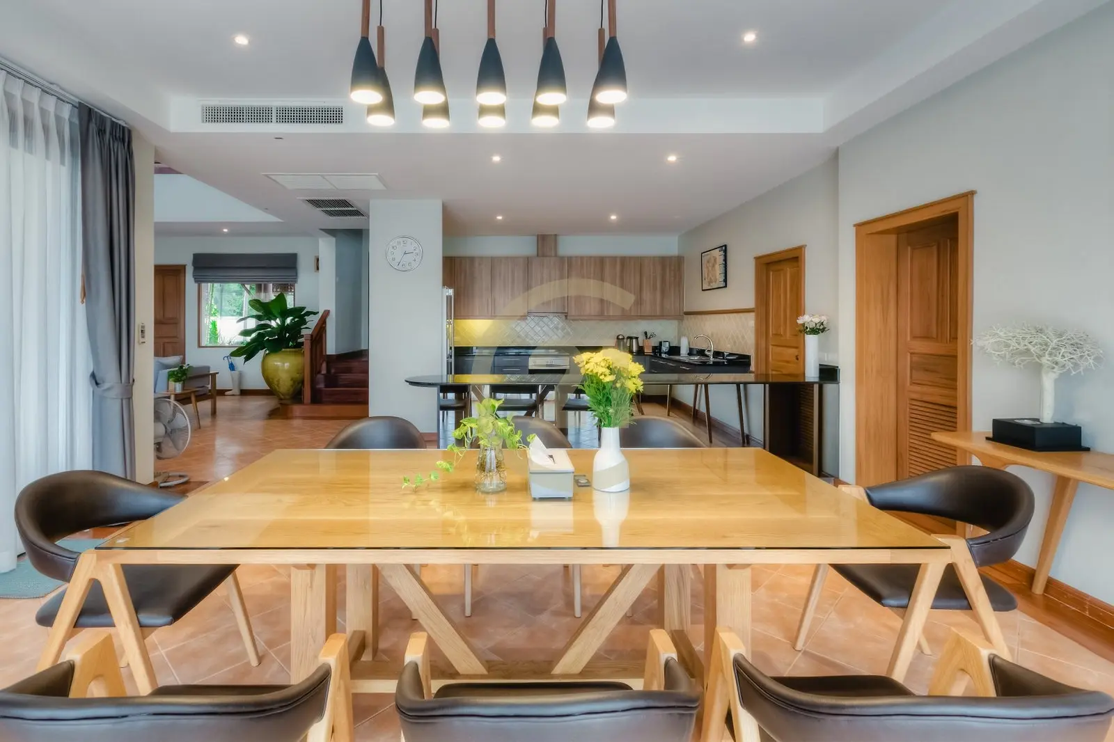 Spacious 5-Bedroom Modern Villa with Pool and Lake View in Laguna