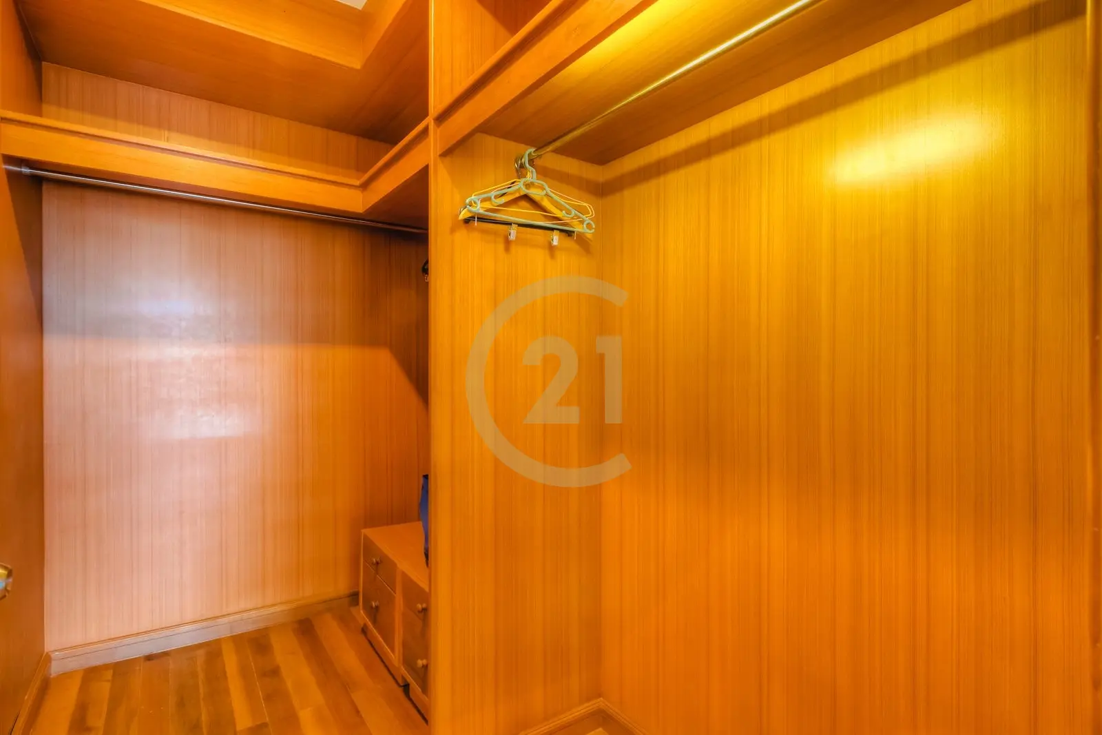 Spacious 5-Bedroom Modern Villa with Pool and Lake View in Laguna