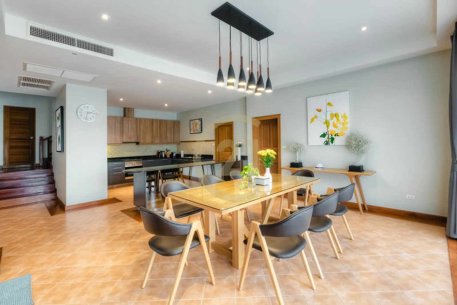 Spacious 5-Bedroom Modern Villa with Pool and Lake View in Laguna