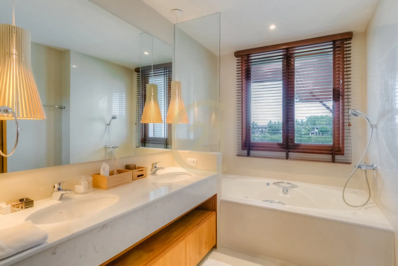 Spacious 5-Bedroom Modern Villa with Pool and Lake View in Laguna