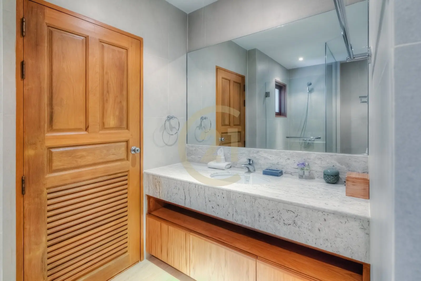 Spacious 5-Bedroom Modern Villa with Pool and Lake View in Laguna