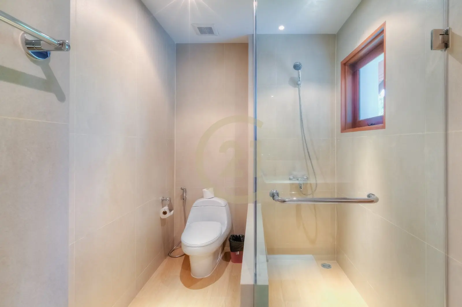 Spacious 5-Bedroom Modern Villa with Pool and Lake View in Laguna