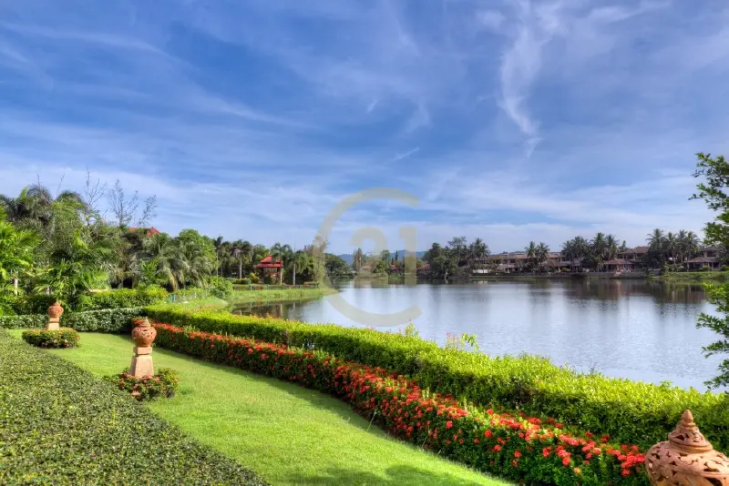 Spacious 5-Bedroom Modern Villa with Pool and Lake View in Laguna