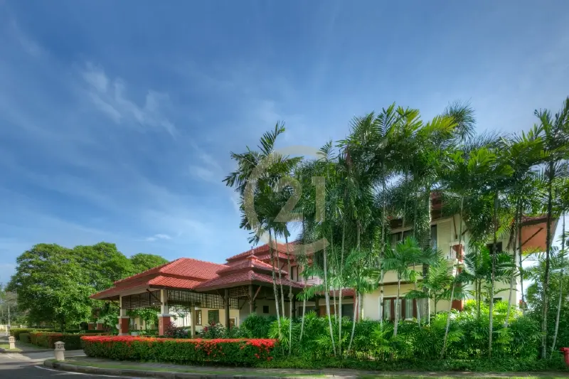 Spacious 5-Bedroom Modern Villa with Pool and Lake View in Laguna
