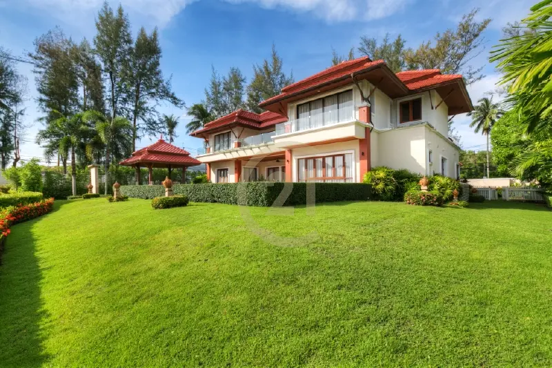 Spacious 5-Bedroom Modern Villa with Pool and Lake View in Laguna