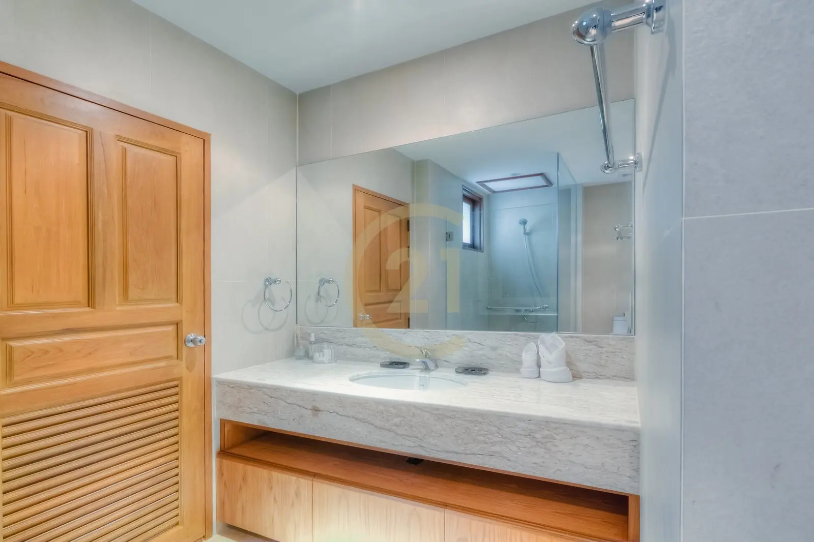 Spacious 5-Bedroom Modern Villa with Pool and Lake View in Laguna