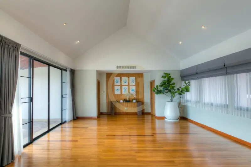 Spacious 5-Bedroom Modern Villa with Pool and Lake View in Laguna