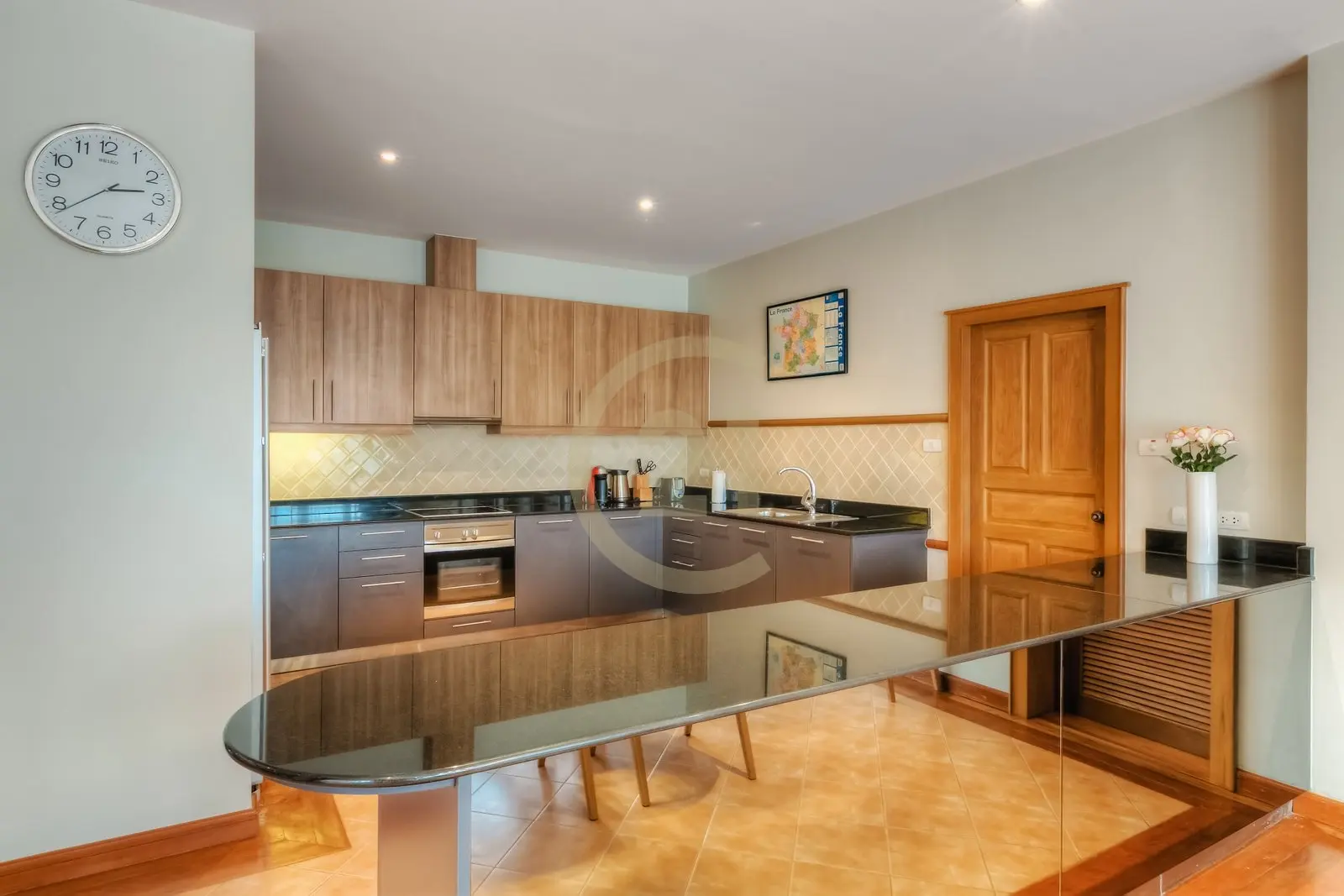 Spacious 5-Bedroom Modern Villa with Pool and Lake View in Laguna