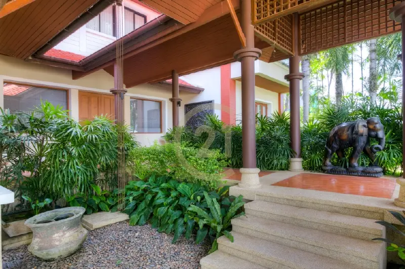 Spacious 5-Bedroom Modern Villa with Pool and Lake View in Laguna