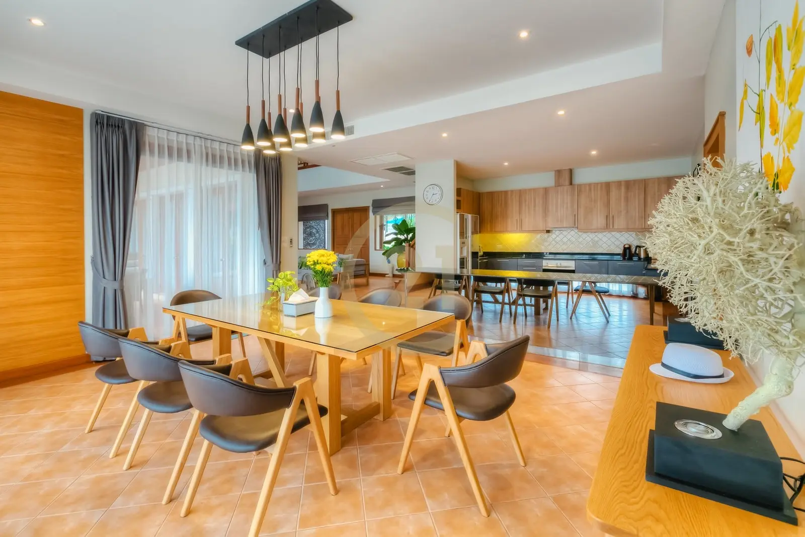 Spacious 5-Bedroom Modern Villa with Pool and Lake View in Laguna