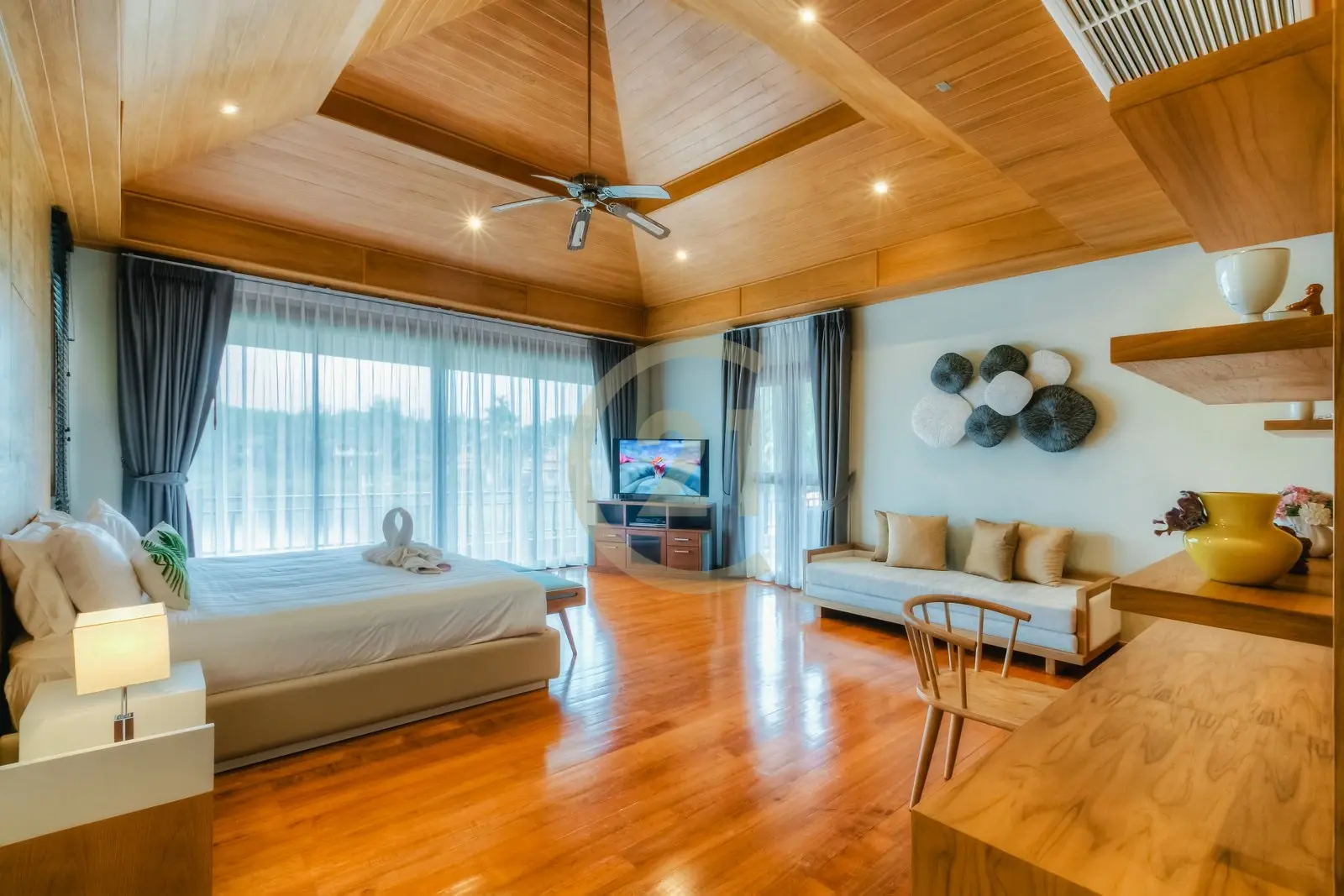 Spacious 5-Bedroom Modern Villa with Pool and Lake View in Laguna