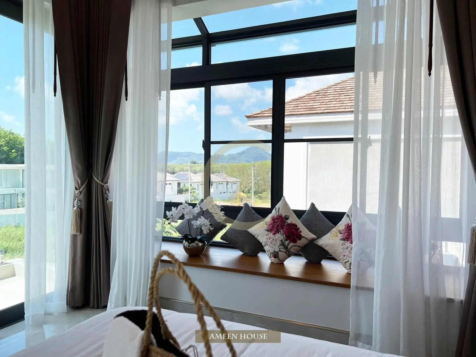 Spacious 4-Bedroom Modern Villa with Private Pool in Pasak